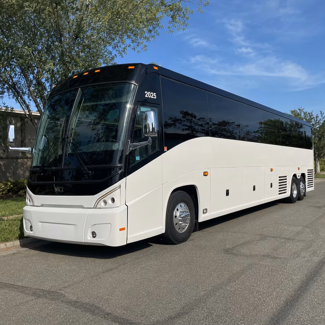 long distance bus rentals for eugene s corporate groups conferences and employee travel